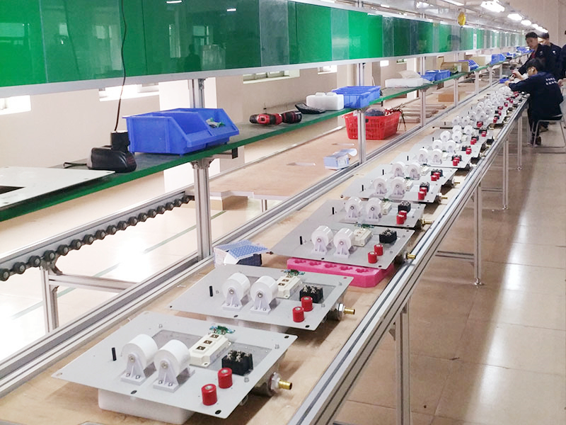 电磁供暖控制器生产车间